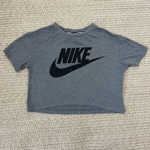 Nike grey crop top womens size small short sleeve workout top blackk G194